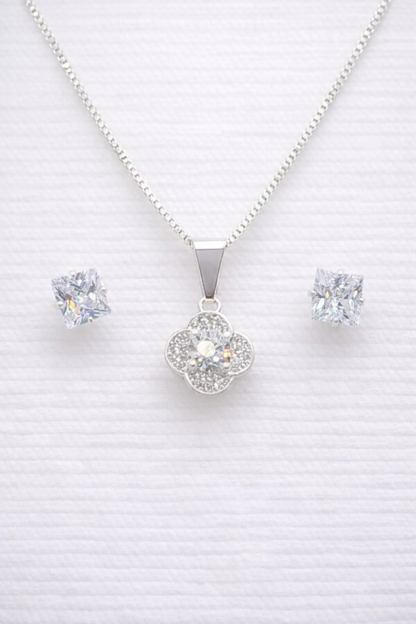 PACK MUJER  – COLLAR Y AROS BRILLO ETERNO 1