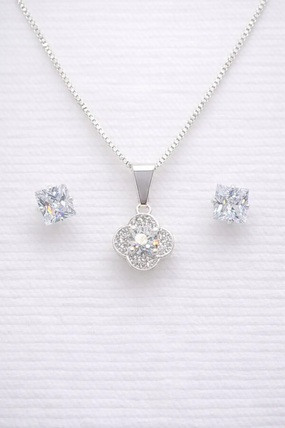 PACK MUJER  – COLLAR Y AROS BRILLO ETERNO 1