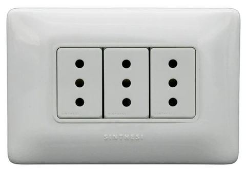 ENCHUFE TRIPLE EMB. ARMADO 10A SINTHESI S12 BLANCO