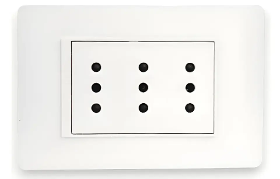 ENCHUFE TRIPLE EMB. ARMADO 10A LUZICA BLANCO 1