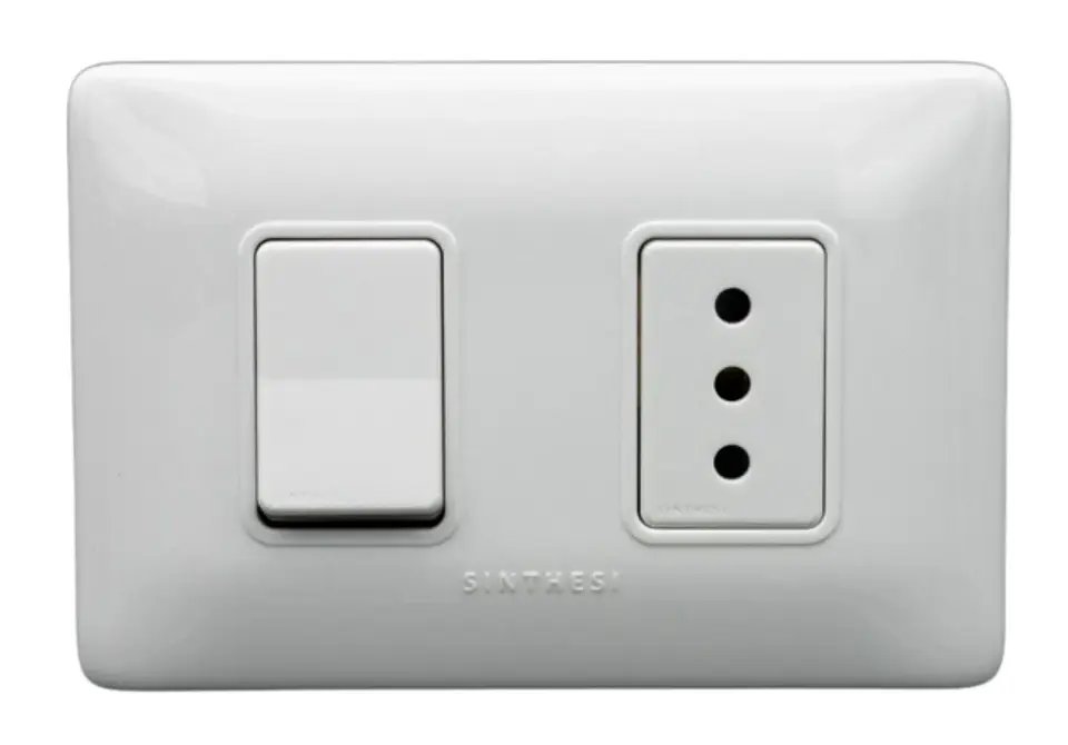 INTERRUPOR SIMPLE 9/12+ ENCHUFE SIMPLE 10A EMB. ARMADO SINTHESI S12 BLANCO 1
