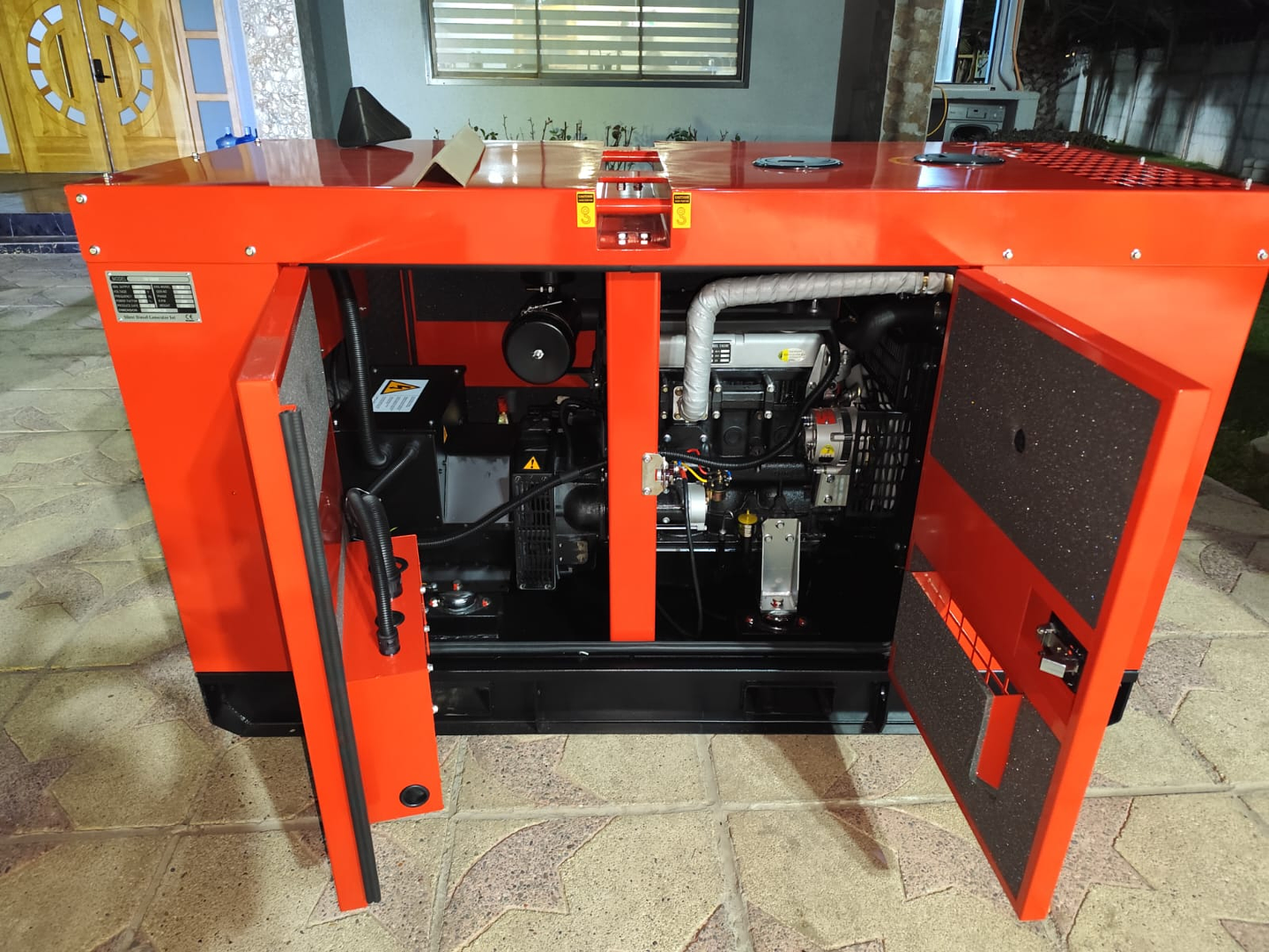 GENERADOR 25 KVA DIESEL 12