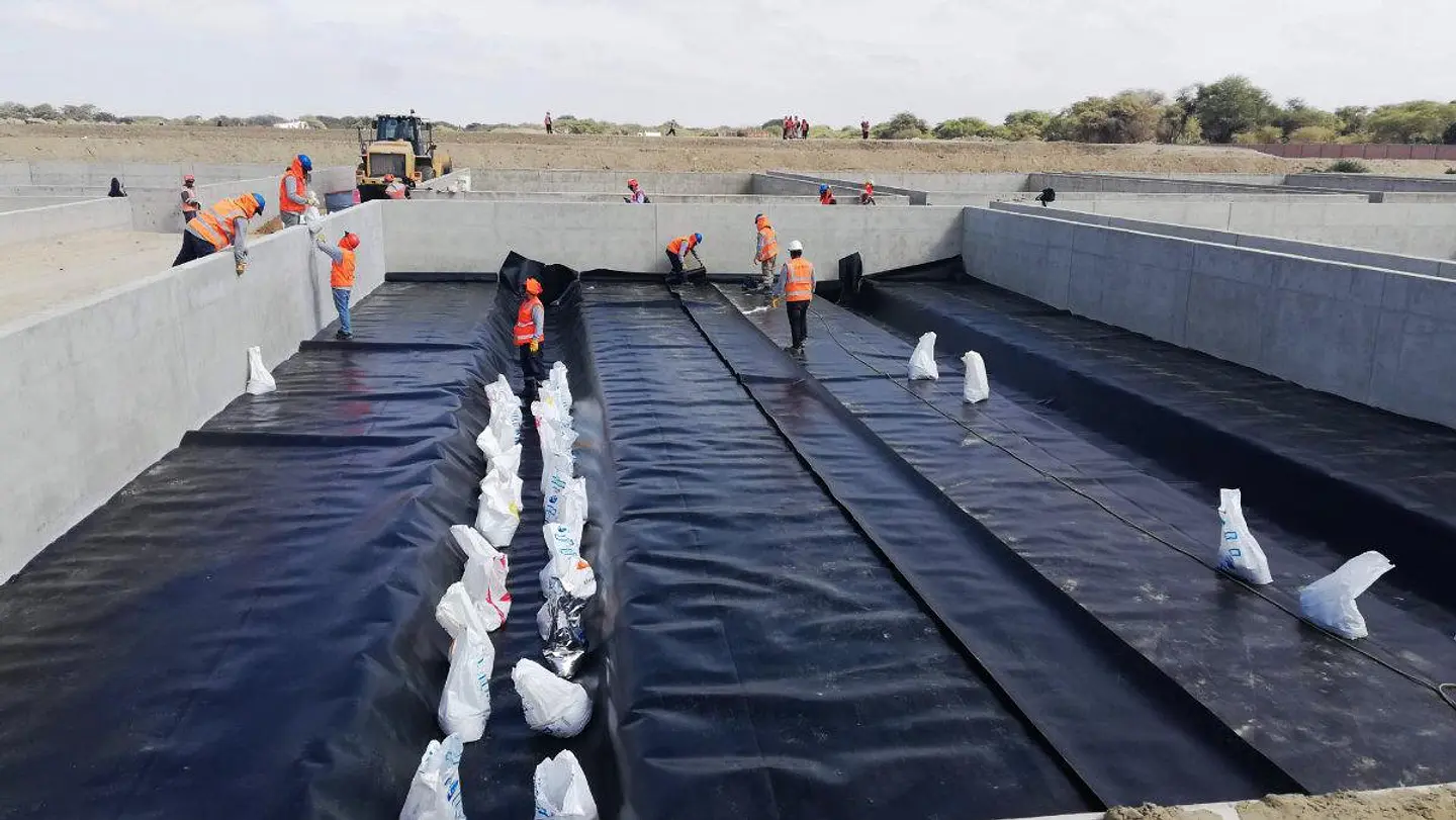 CORTE DE  GEOMEMBRANA HDPE 1.0 mm / 7X10 metros 4