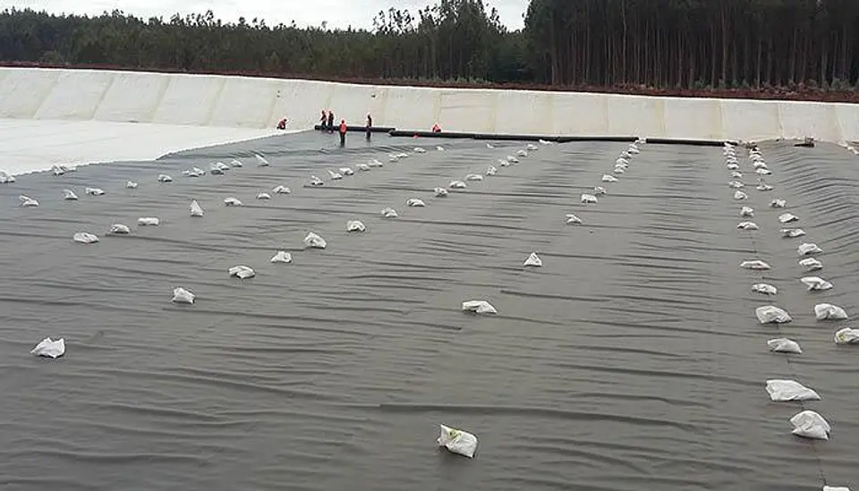 CORTE DE  GEOMEMBRANA HDPE 1.5 mm / 7X10 metros 3