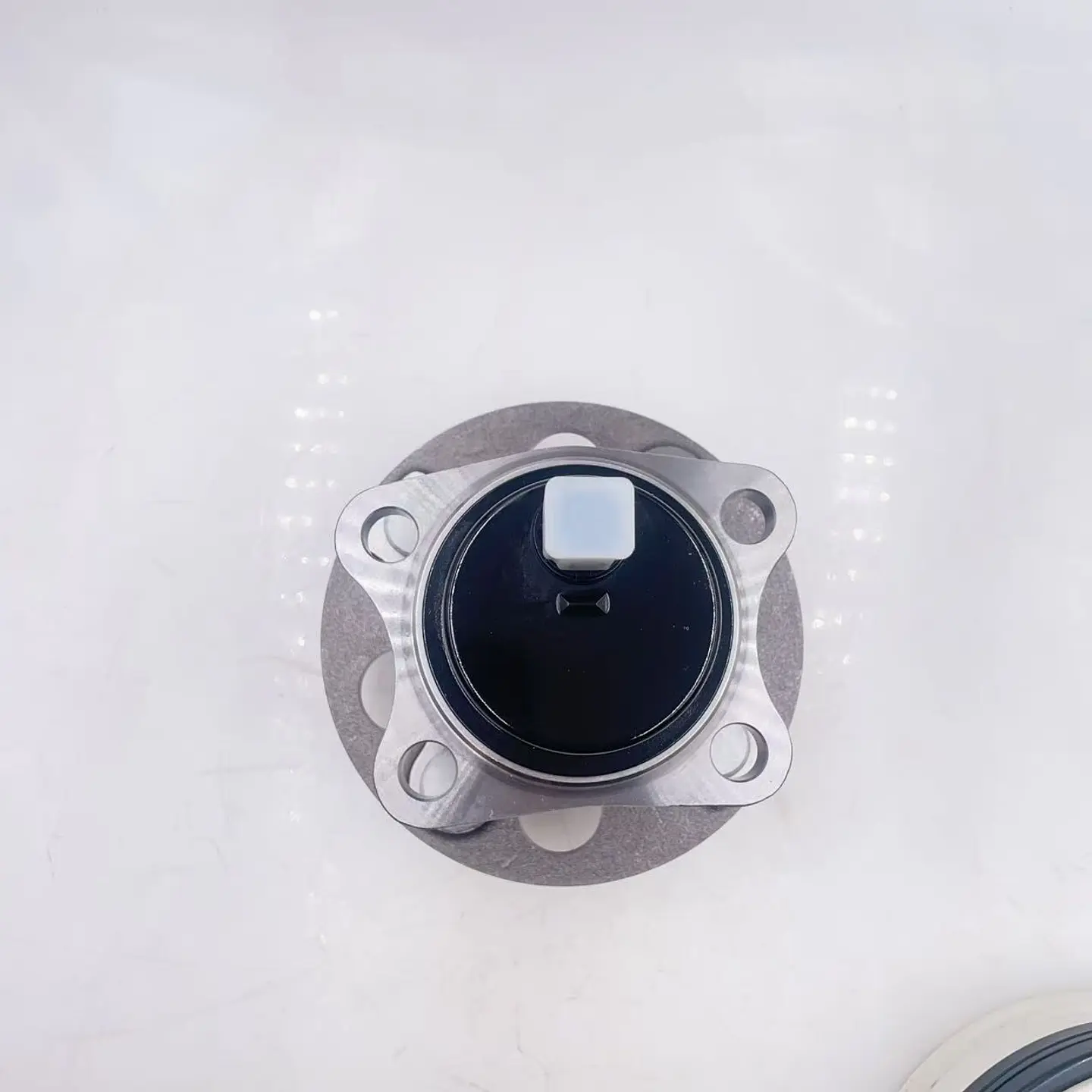 Maza de Rueda Trasera Toyota Yaris con Sensor ABS Integrado (Código OEM: 42410-52070) 3