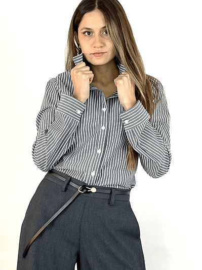 BL8001 BLUSA ENTALLADA NEGRA LISTADA  