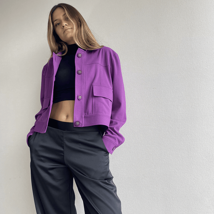 CQ1911 CHAQUETA CROPPED VIOLETA 2