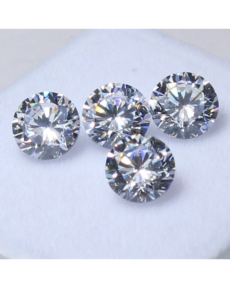 DIAMANTES NATURALES DE 4 MM CADA UNO 3 UNIDADES   75 PUNTOS  TOTAL  APROX