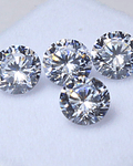DIAMANTES NATURALES DE 4 MM CADA UNO 3 UNIDADES   75 PUNTOS  TOTAL  APROX