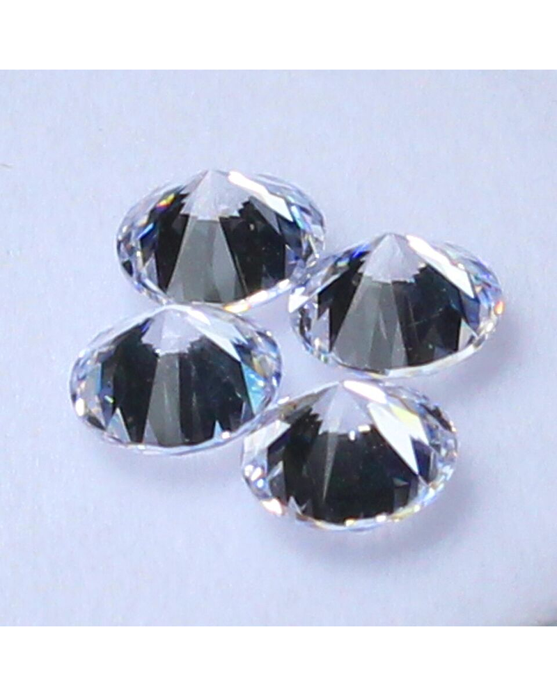 DIAMANTES NATURALES DE 4 MM CADA UNO 3 UNIDADES   75 PUNTOS  TOTAL  APROX