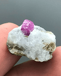 RUBY EN BRUTO SOBRE MATRIZ  22 CT ORIGEN MADAGASCAR 