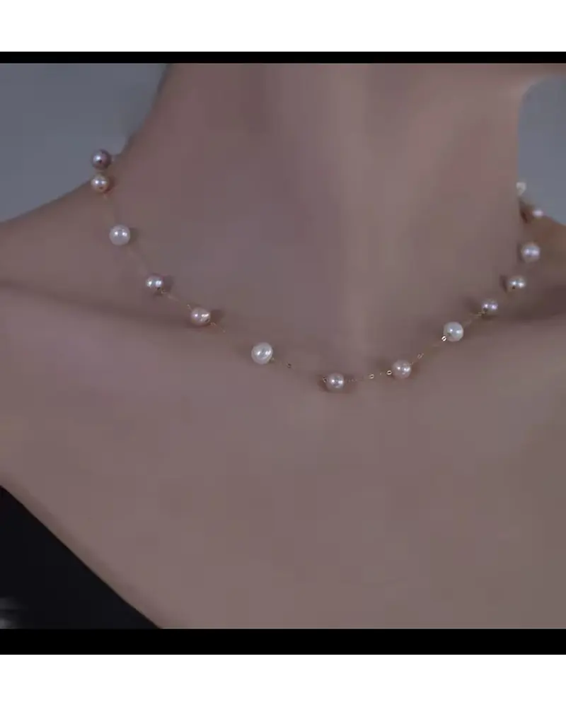COLLAR FINO DE ORO 18K CON PERLAS CULTIVADAS DE 5 MM 