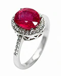 ANILLO DE PLATA RODINADA CON UN RYBY NATURAL RODEADO DE CIRCONES BLANCOS 