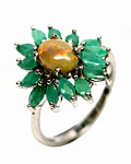 Anillo de plata con esmeraldas naturales y ópalo de Etiopía  