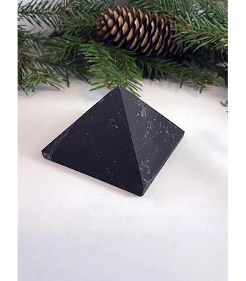 PIRAMIDE DE SHUNGITA NATURAL SIN PULIR  30 MM ORIGEN KARELIA RUSIA 