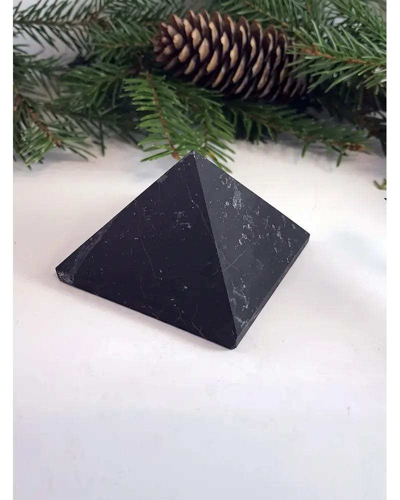 PIRAMIDE DE SHUNGITA NATURAL SIN PULIR  30 MM ORIGEN KARELIA RUSIA 