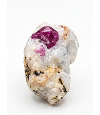 RUBY EN BRUTO SOBRE MATRIZ   31 CT 