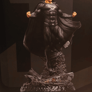 SUPERMAN BLACK SUIT- ESTATUA RESINA  1:2