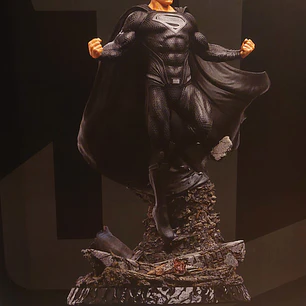 SUPERMAN BLACK SUIT- ESTATUA RESINA  1:2