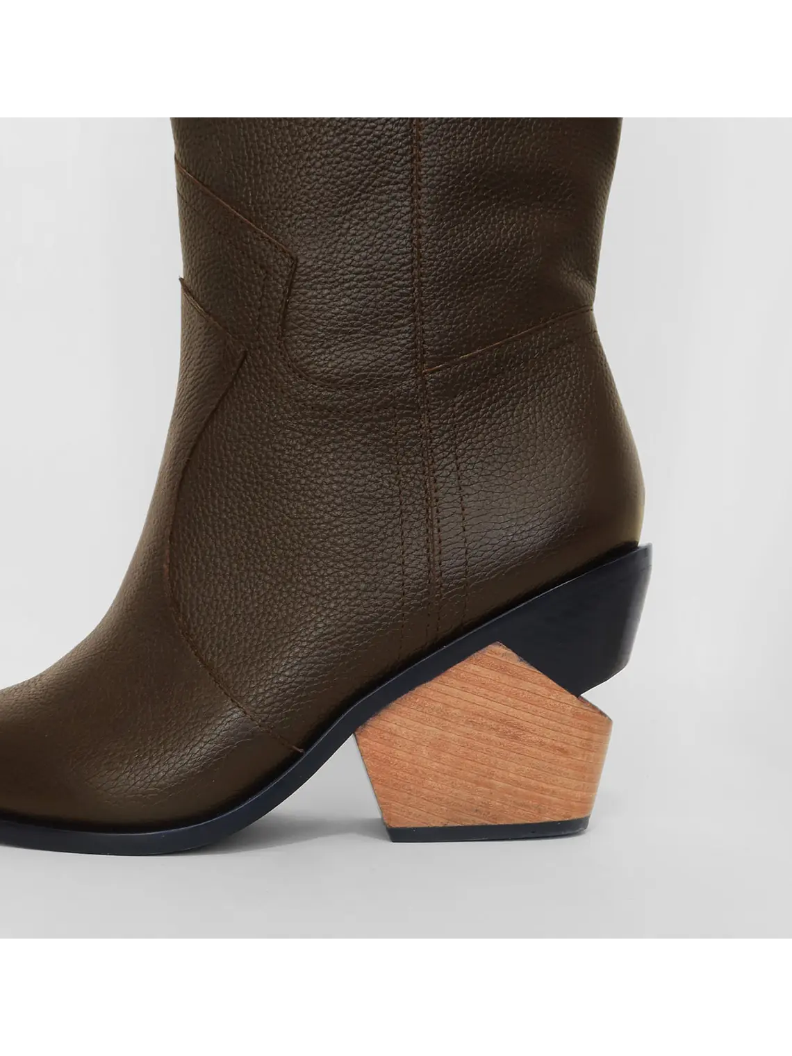 BOTA JESSENIA - MARRÓN Craft 4
