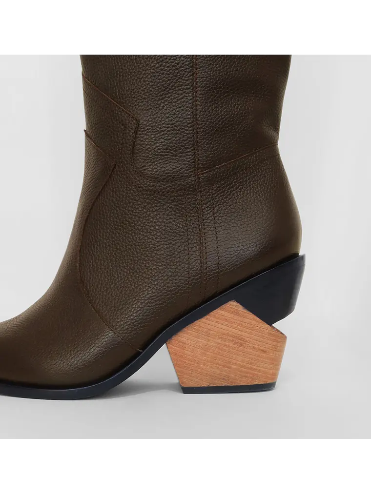 BOTA JESSENIA - MARRÓN Craft 4