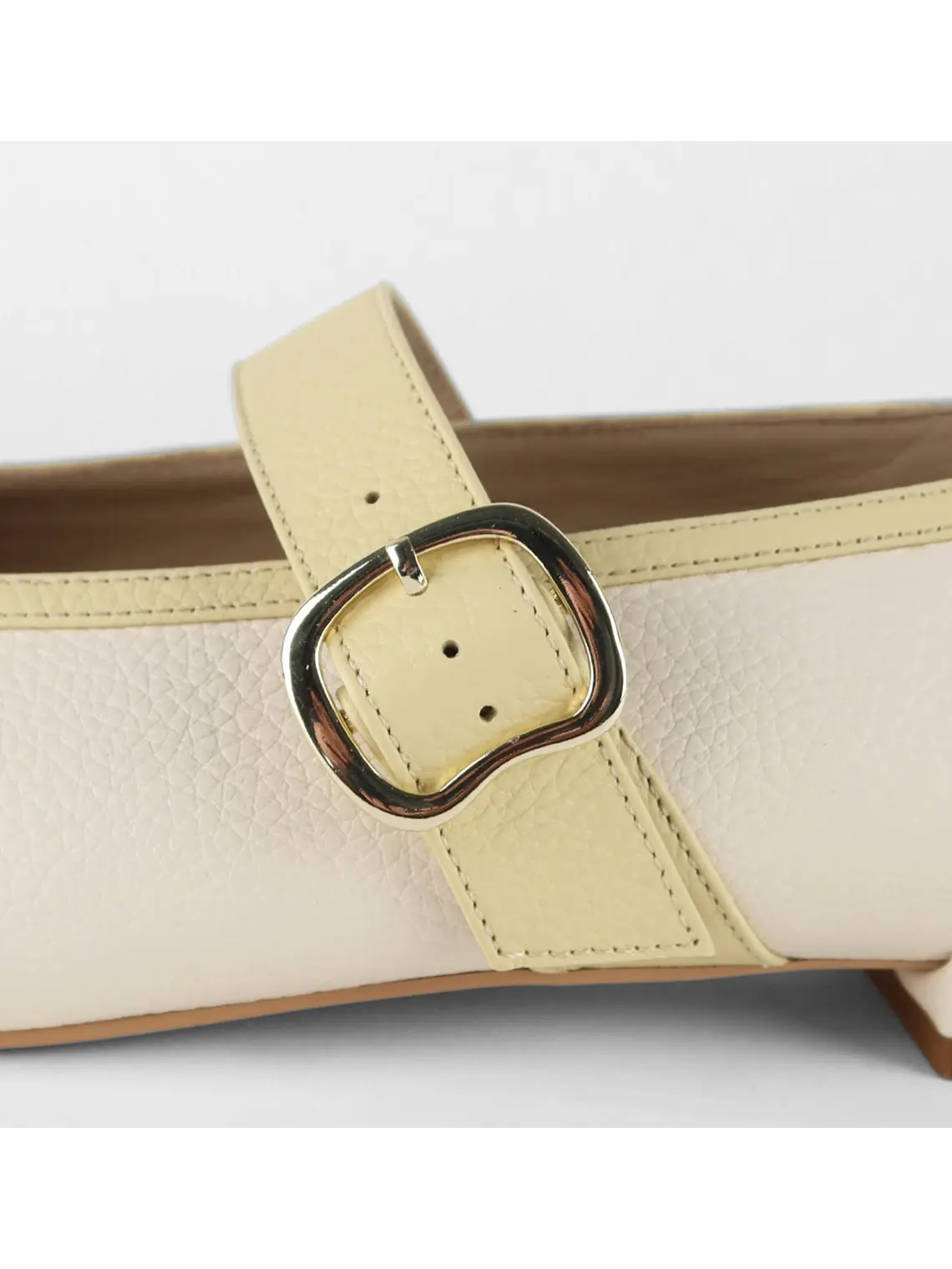 Iconic BALERINA CAIREL - HUESO 3