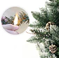 ÁRBOL NAVIDEÑO NEVADO CON ESFERAS ROJAS Y FOLLAJE REALISTA - Miniatura 5
