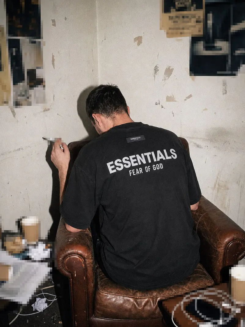 Essentials Logo Clásico 6