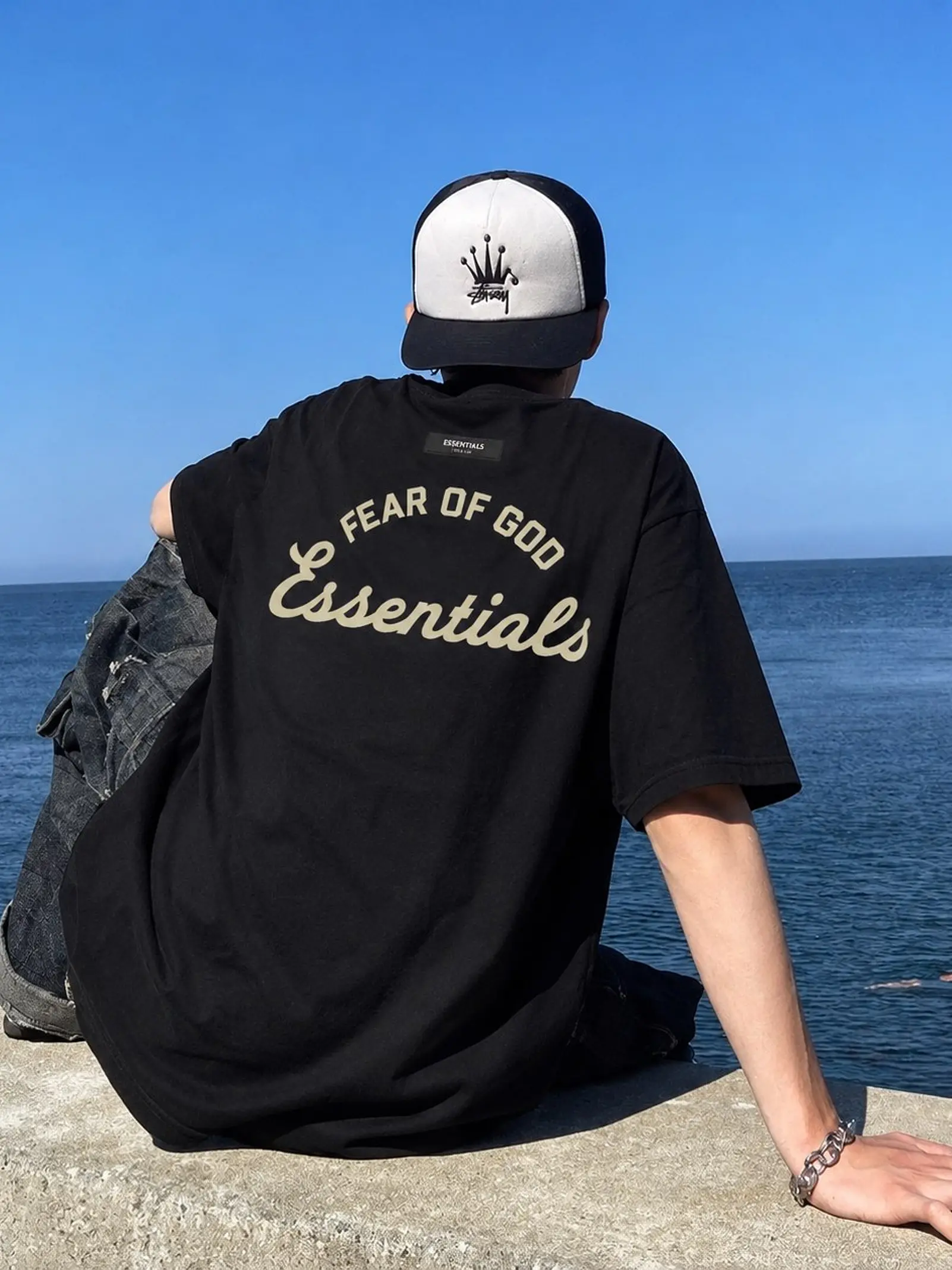 Essentials Cursiva Tee 3