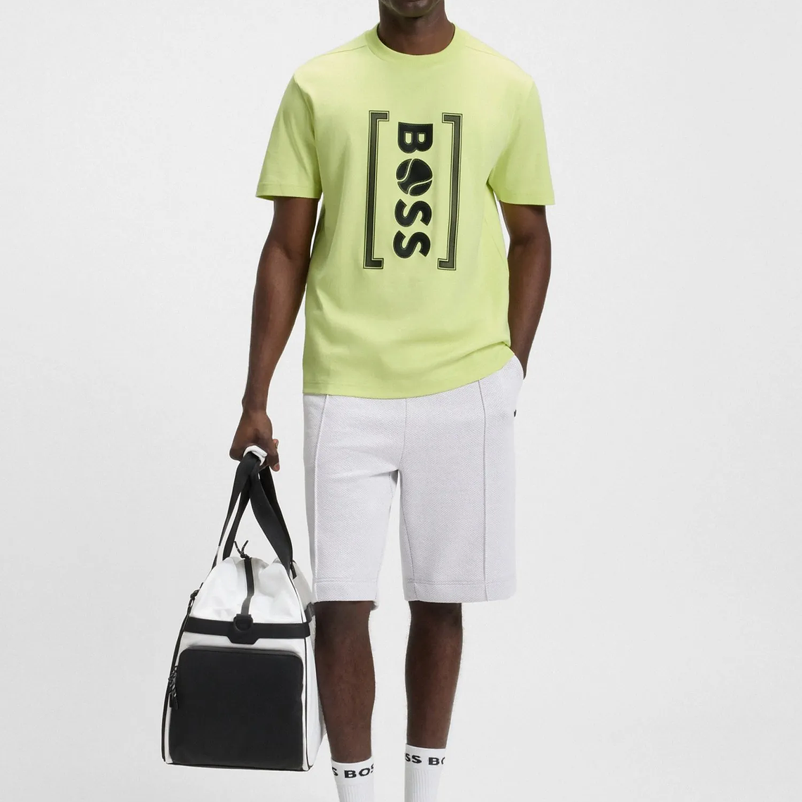 CAMISETA RELAXED FIT CON LOGO ESTAMPADO EN MALLA INSPIRADO EN EL TENIS PLAYERA RELAXED FIT HOMBRE 2