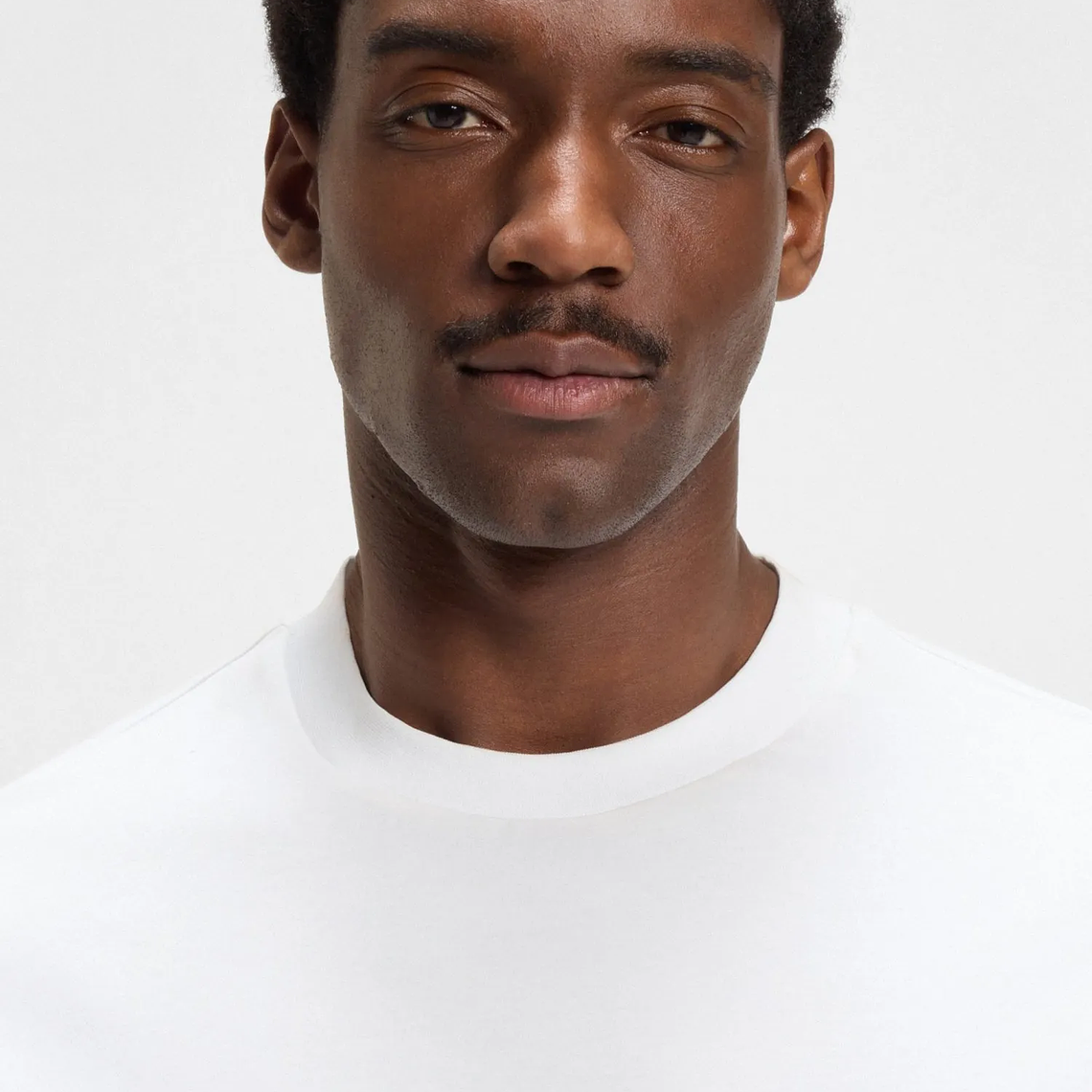 CAMISETA REGULAR FIT DE ALGODÓN CON MONOGRAMA DOUBLE B PLAYERA REGULAR FIT HOMBRE 4