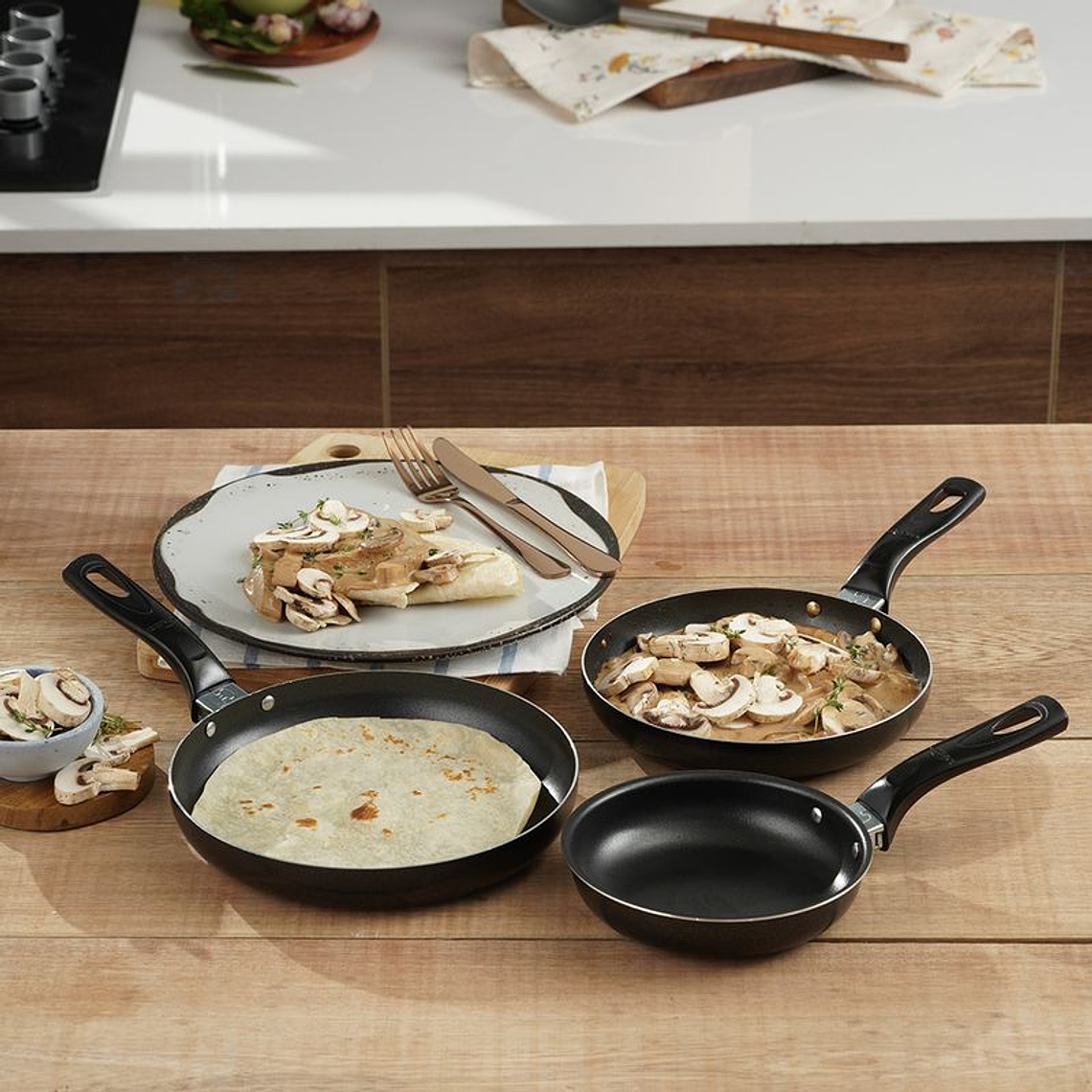 SET INFALTABLE: SARTEN 18 CM + SARTEN DE 20 CM + CACEROLA DE 14 CM 4