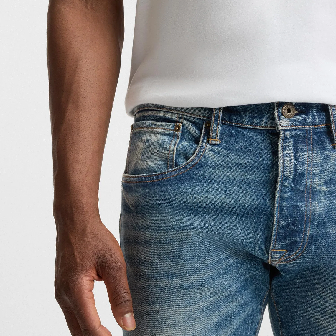 JEANS SLIM FIT CON DETALLE DE LOGO ICÓNICO HOMBRE 4