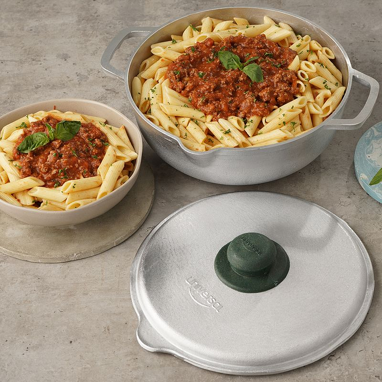 Caldero Redondo UNIVERSAL 24 centímetros, Con vertedero/ Tapa Fundida/ Aluminio/ Pomo Ecológico/ Sistema Cortagotas/ Freir/ Arroces/ Sopas y Caldos 4