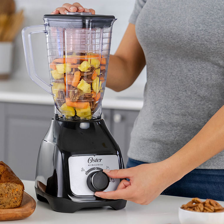 Oster® Licuadora, con Control de Perilla, 2 Velocidades más Pulso, con Vaso de Plástico, 800 W 2