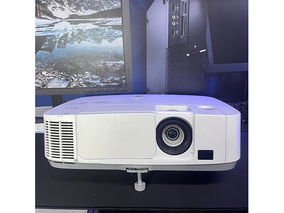Proyector NEC P420X 1