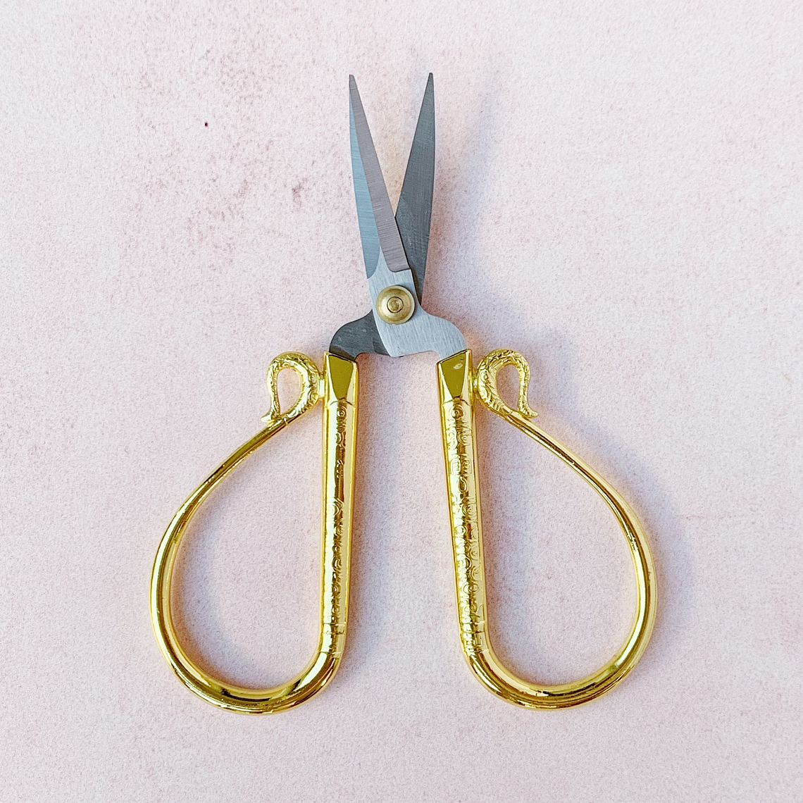 Tijera Dragón Dorada 3