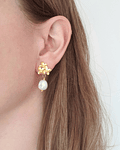 Aros tres flores con perla natural