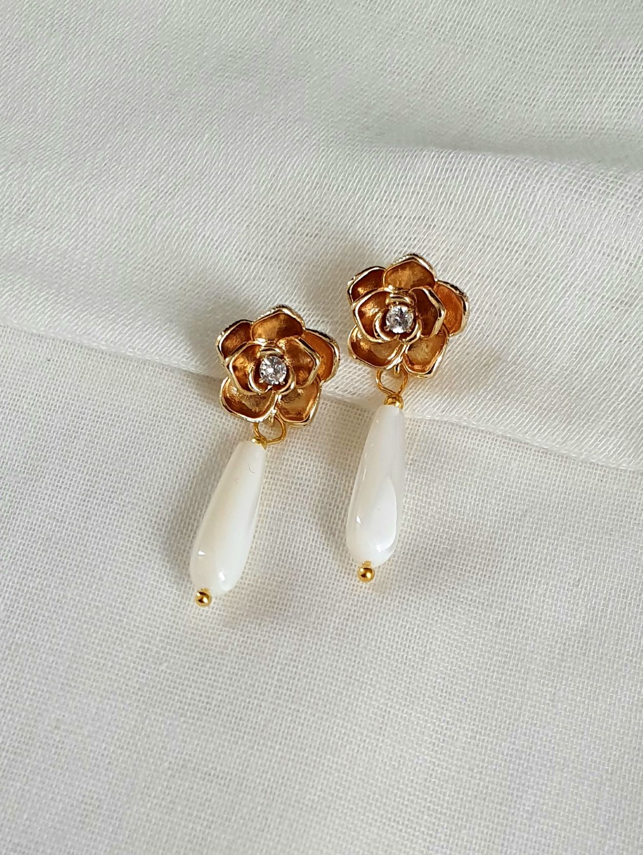 Aros flor y piedra luna
