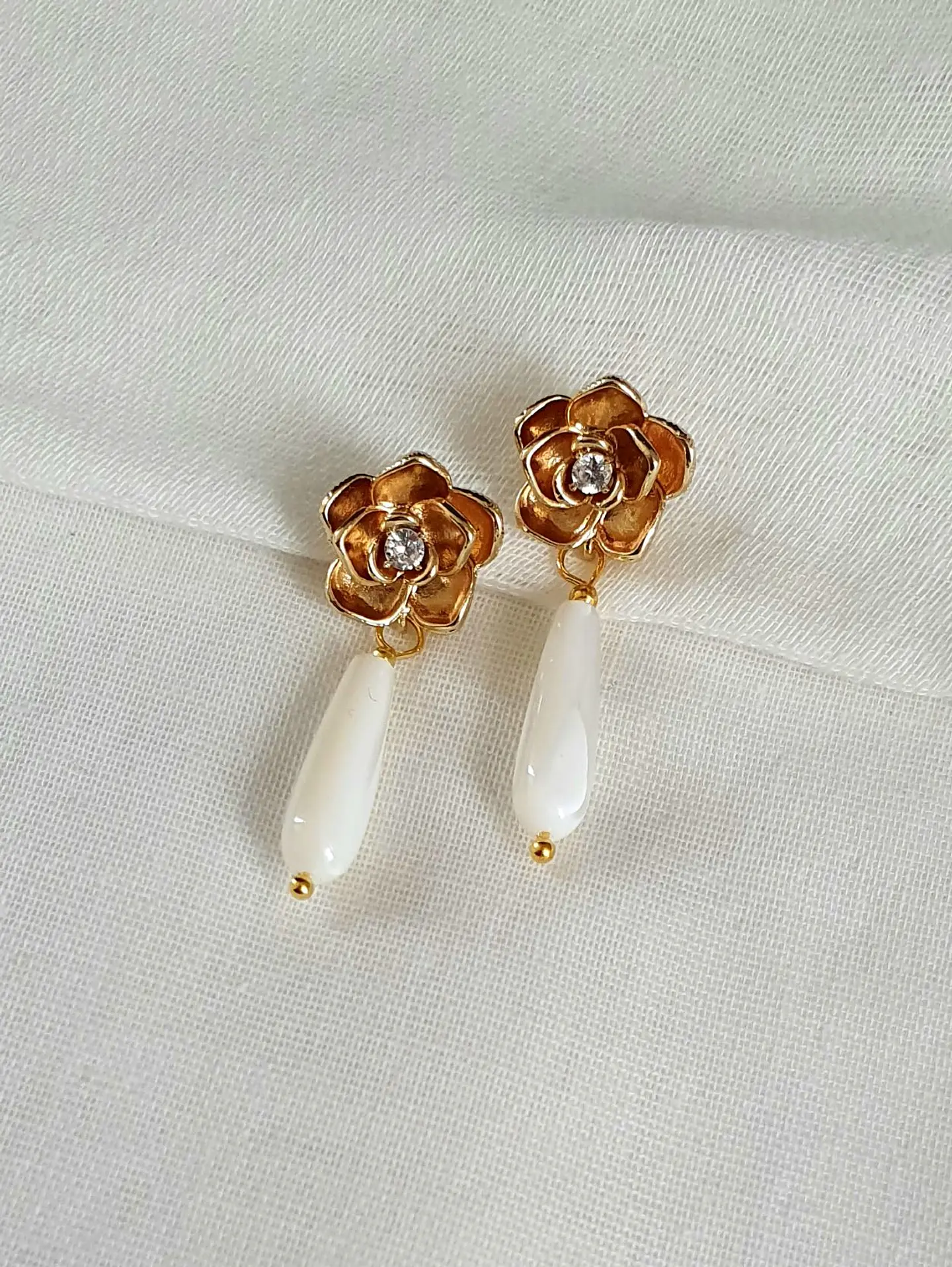 Aros flor y piedra luna 1