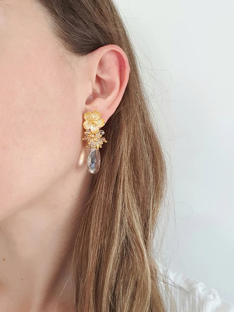 Aros flor, racimo y cristal transparente