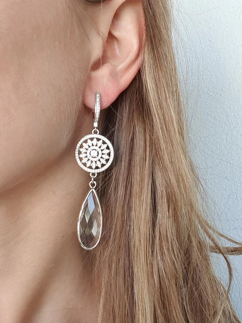 Aros largos con circonitas y cristal transparente