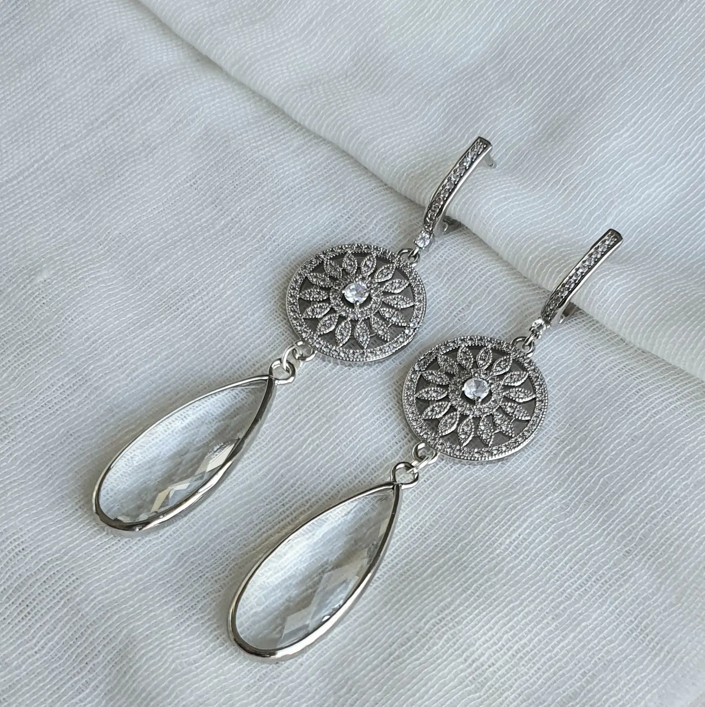 Aros largos con circonitas y cristal transparente 1