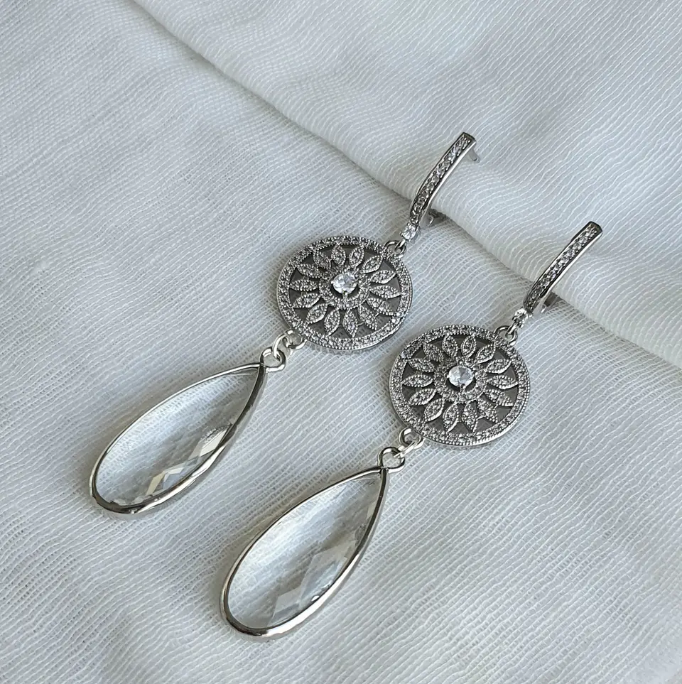 Aros largos con circonitas y cristal transparente 1