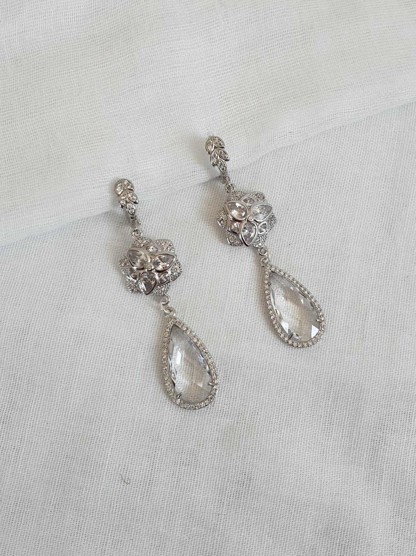 Aros argolla hojas con cristal transparente