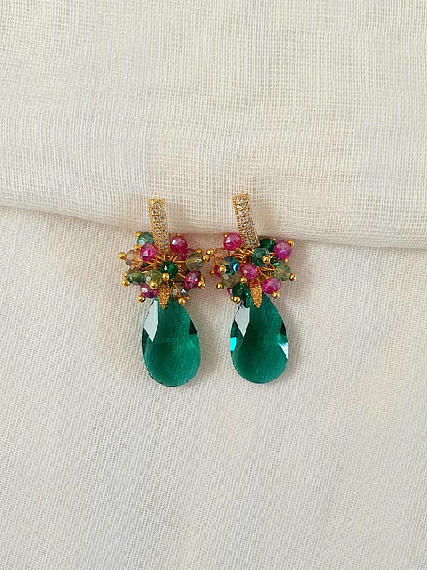 Aros con racimo verde con fucsia