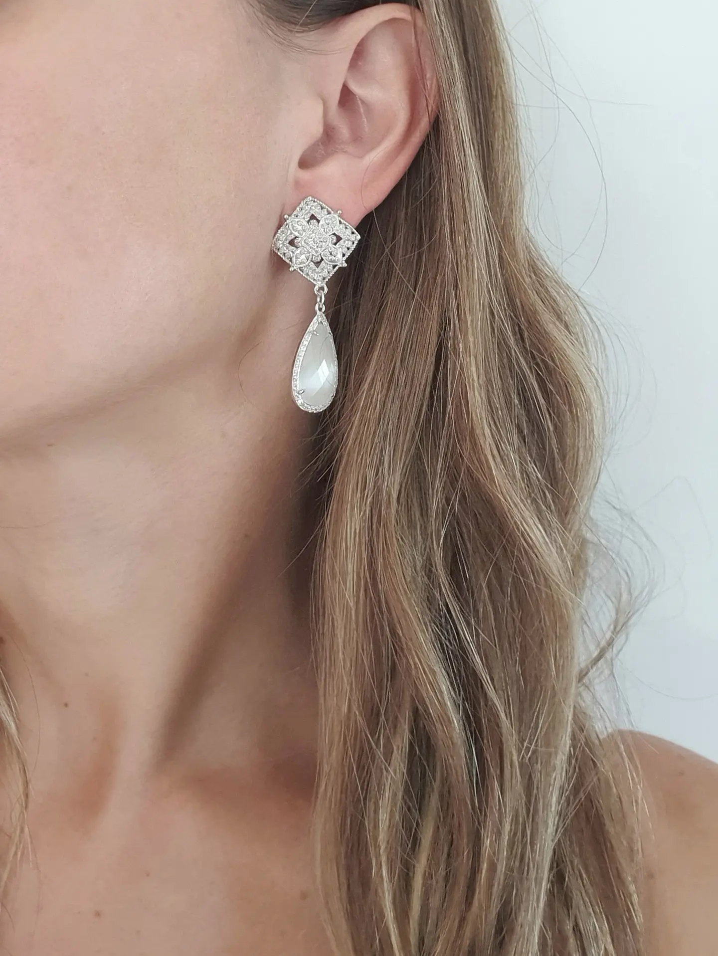 Aros rombo con cristal blanco 3