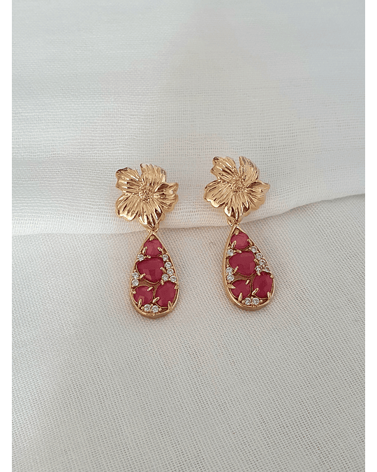 Aros flor y cristales fucsias con circonitas