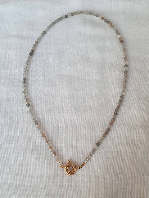 Collar labradorita gris
