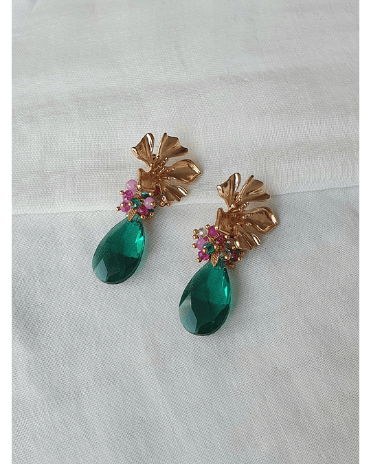 Aros flor con cristal verde y racimo